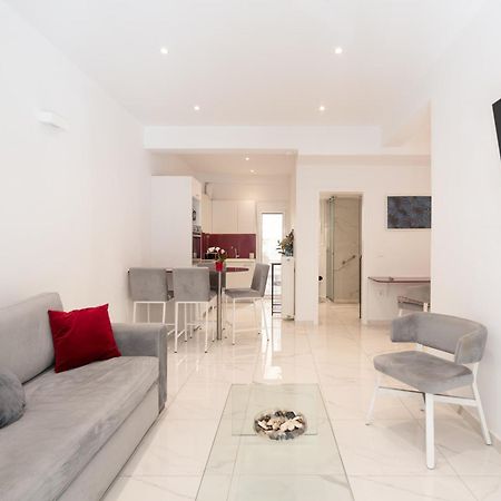 Sophisticated Modern Apt In Athens Center Екстериор снимка