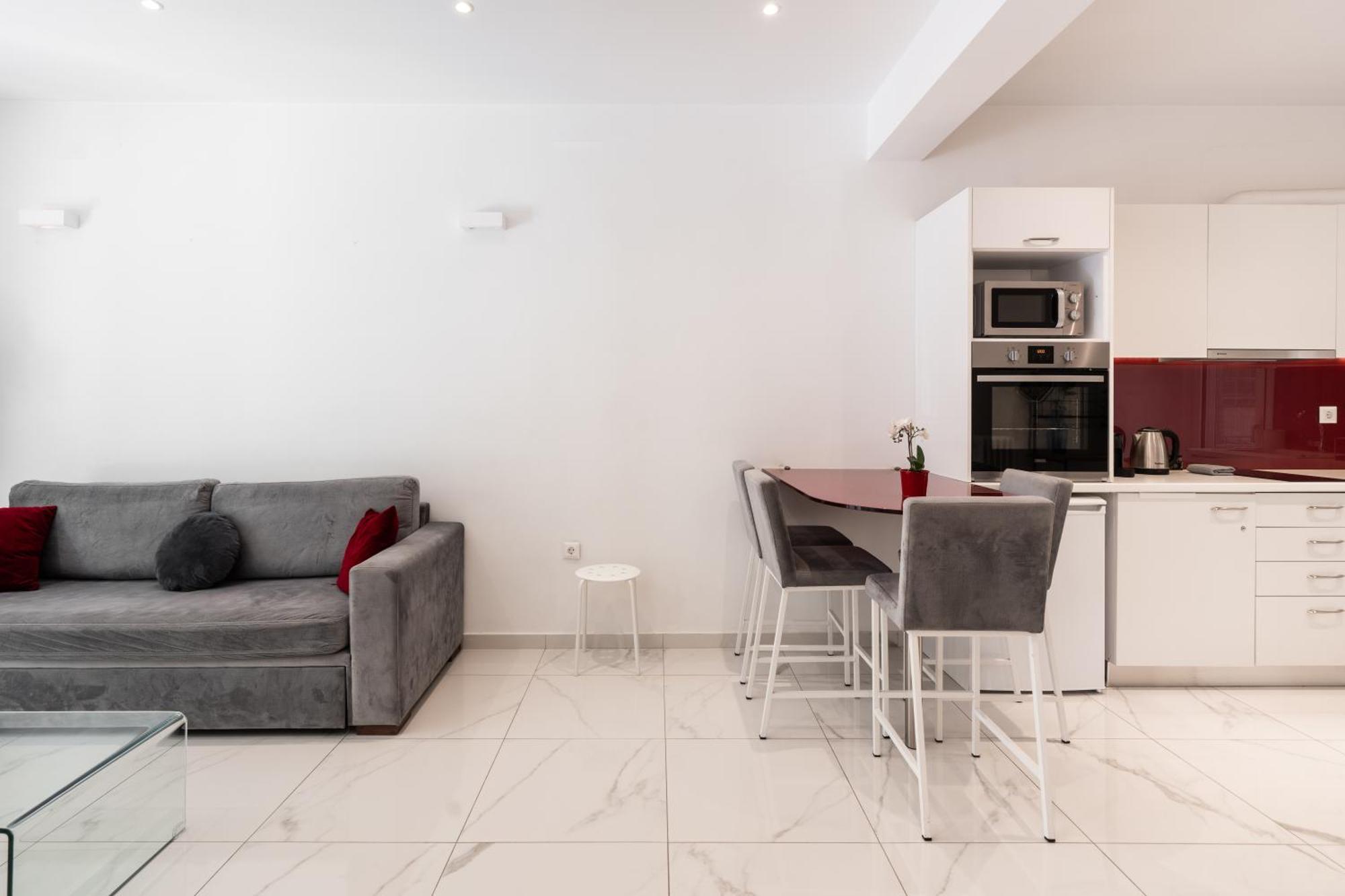 Sophisticated Modern Apt In Athens Center Екстериор снимка