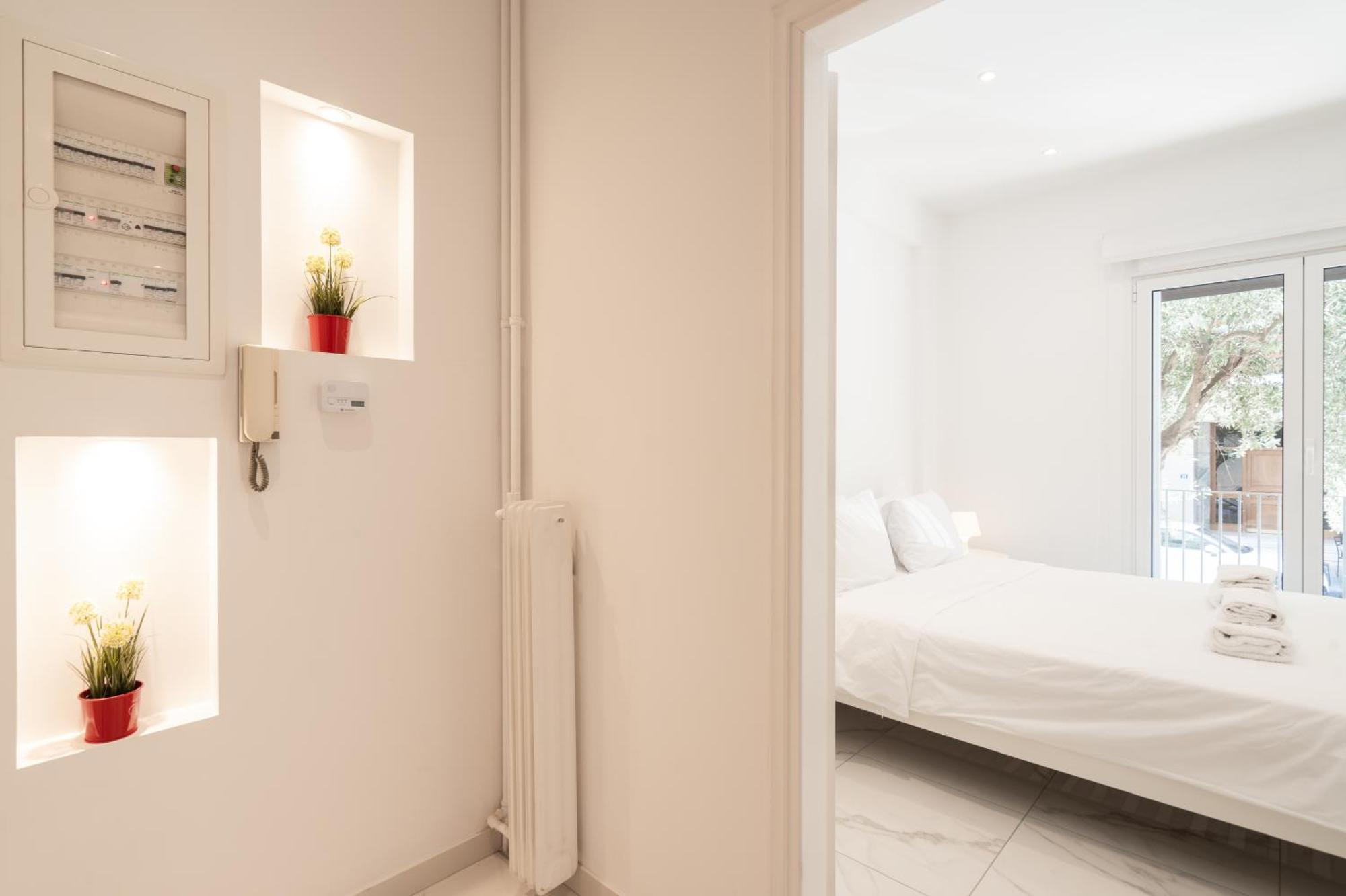 Sophisticated Modern Apt In Athens Center Екстериор снимка