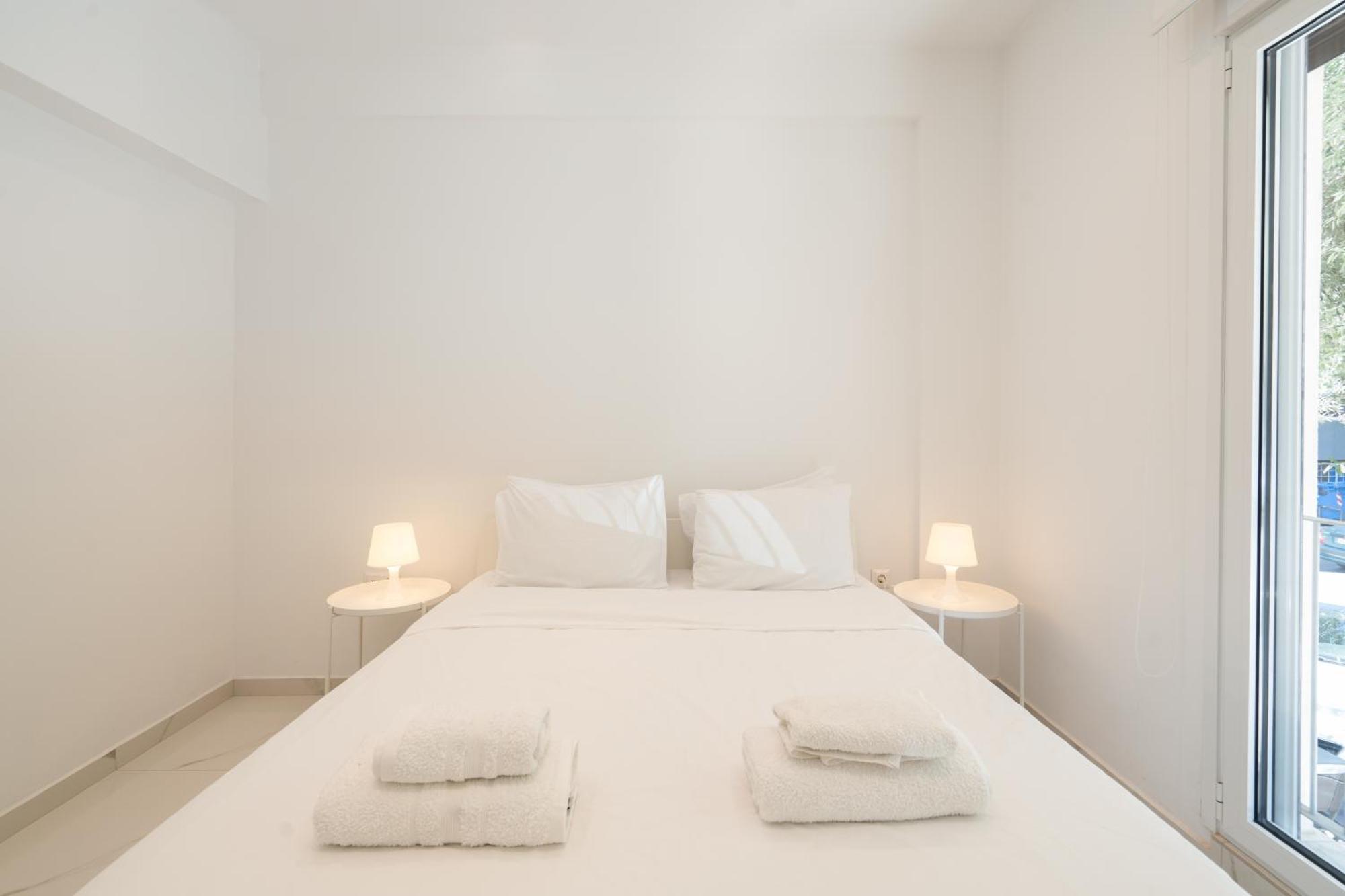 Sophisticated Modern Apt In Athens Center Екстериор снимка