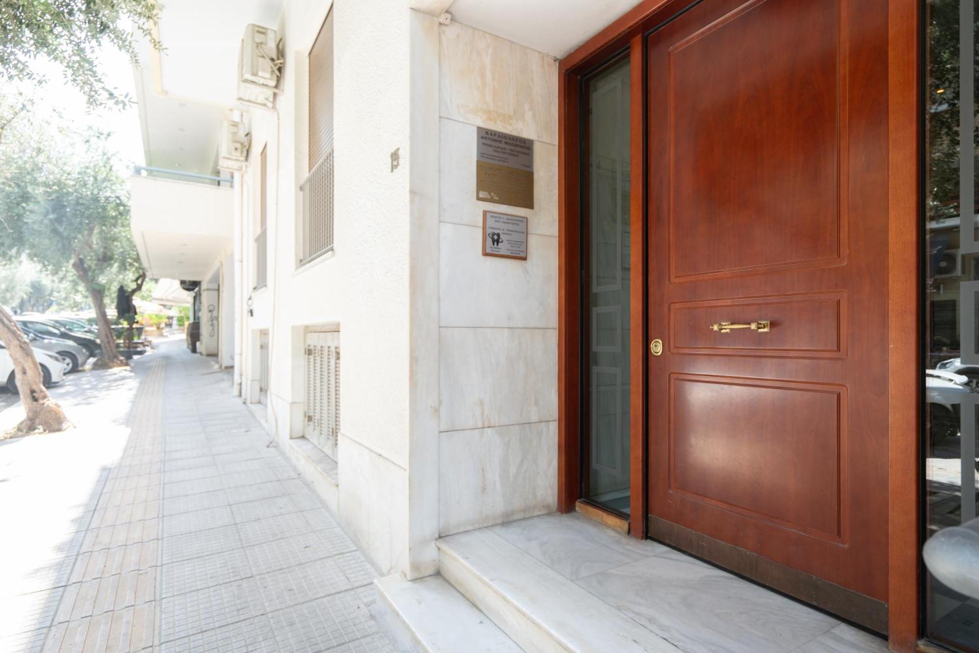 Sophisticated Modern Apt In Athens Center Екстериор снимка